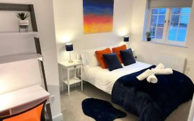 Bright & Cosy One Bedroom Apartment - 2 Beds - Perfect Base In Bishop'S Stortford